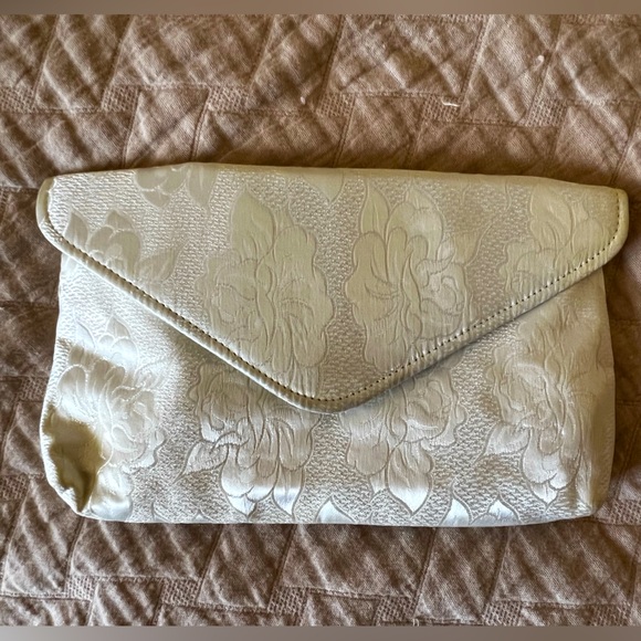 Vintage White Clutch with Rose Pattern - Picture 1 of 5